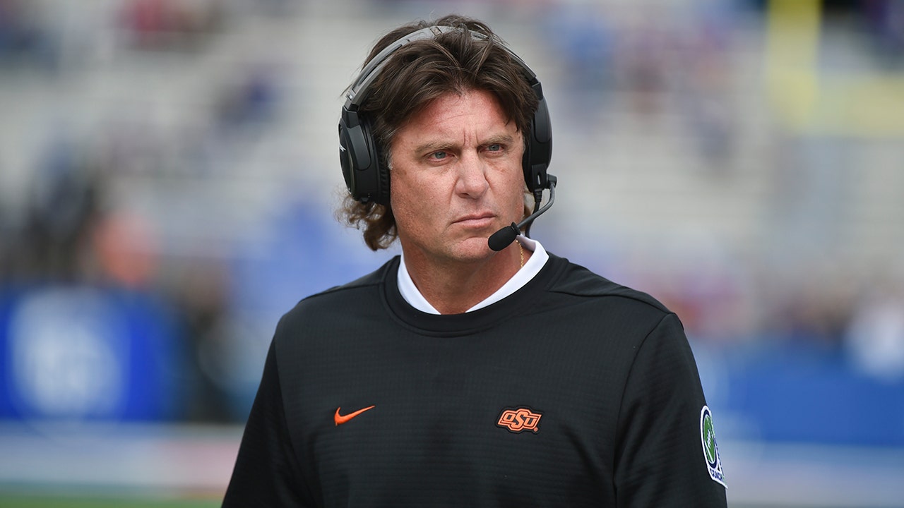 Gundy Apologizes for T-Shirt